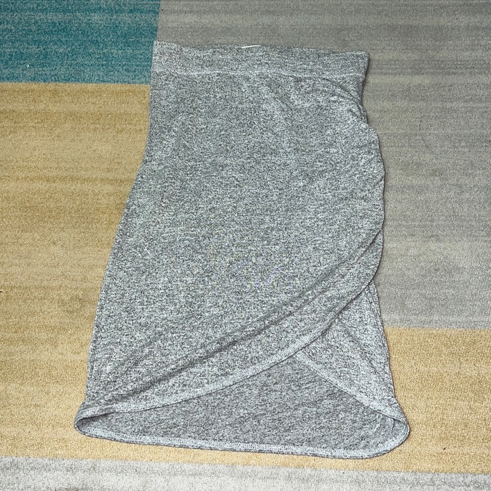 Aritzia Wilfred Free light grey ruched knit pencil skirt